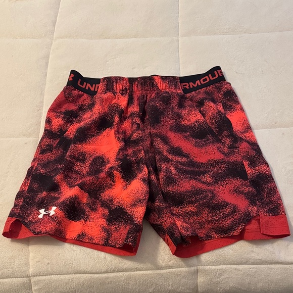 Under Armour Men's Dynamic Red and Black Athletic Shorts - Picture 1 of 5